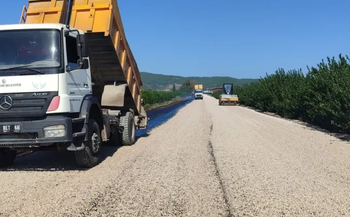 Yumurtalık ve Adana Büyükşehir Belediyesi El Ele Verdi: İlçede Yol Hamlesi