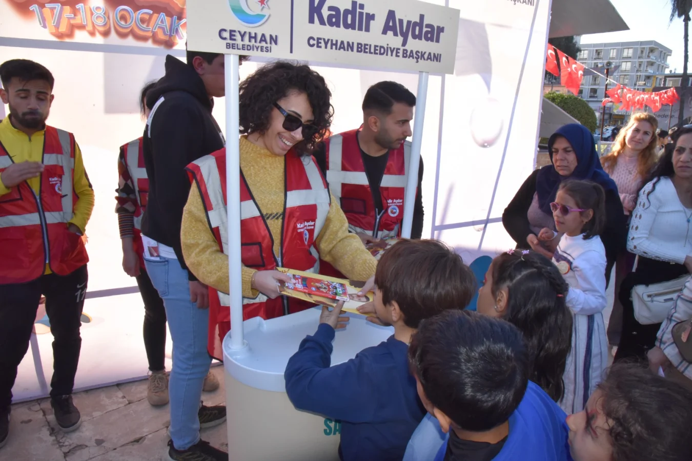 Ceyhan'da Coşkulu Karne Şenliği: Çocuklar Eğlendi, Başkan Mutlu Etti