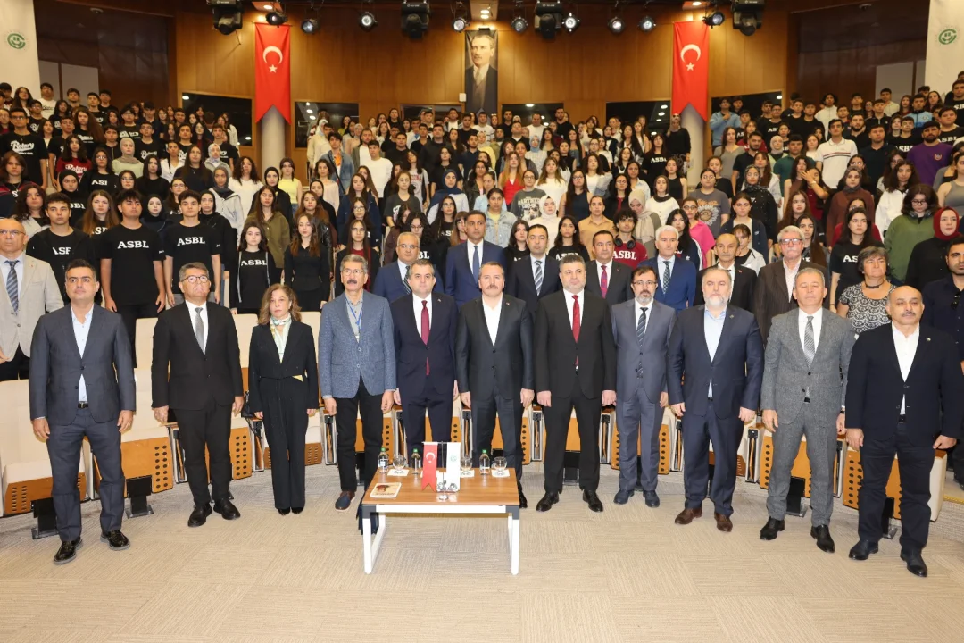 Rektör Beriş: “Bayrak Şairi Olmak Herkese Nasip Olmaz”
