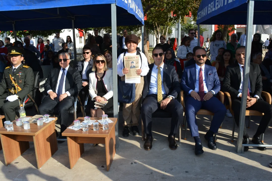 Minik Öğrencilerden Büyük Gösteri: Ceyhan’da 102. Yıl Kutlaması