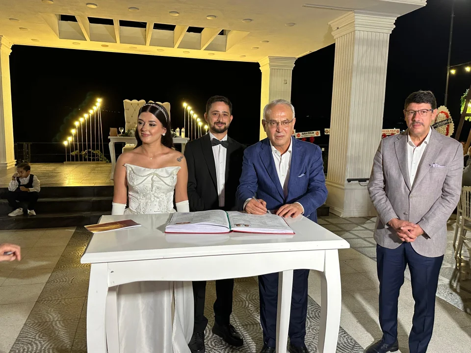 İş ve siyaset dünyasını buluşturan düğün