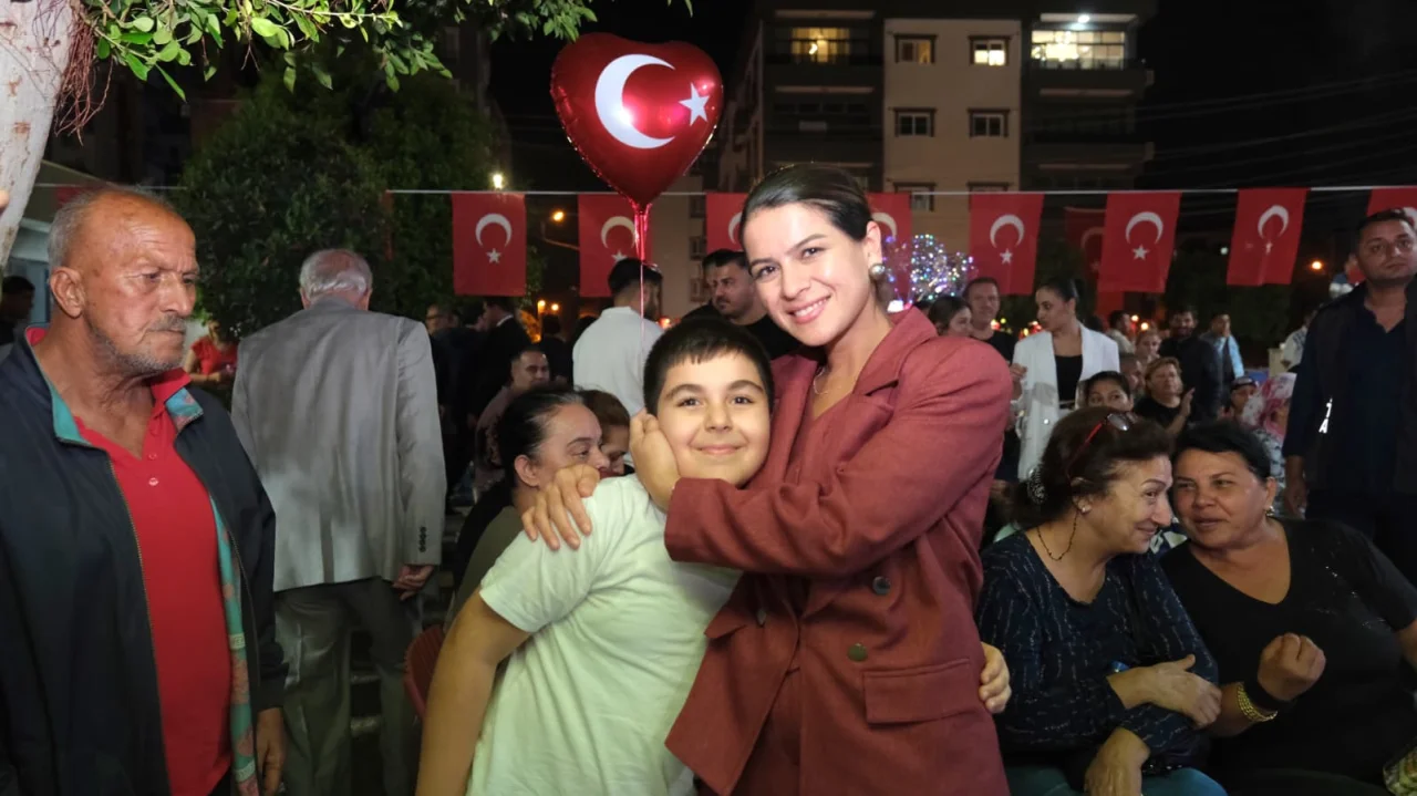 Ceyhan'da Cumhuriyet ve Atatürk Defilesi İle Coşku Dorukta: “Cumhuriyet Bir Yürek ve Onur Meselesidir”
