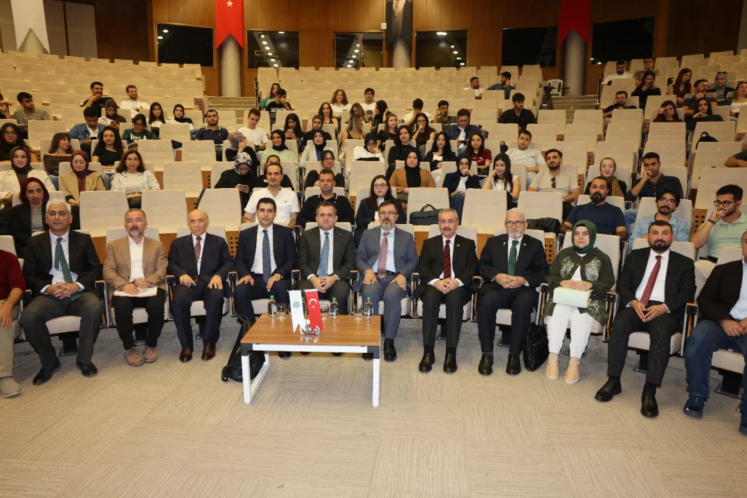 Çukurova Üniversitesi’nde Savaş ve İnsan Hakları Konferansı