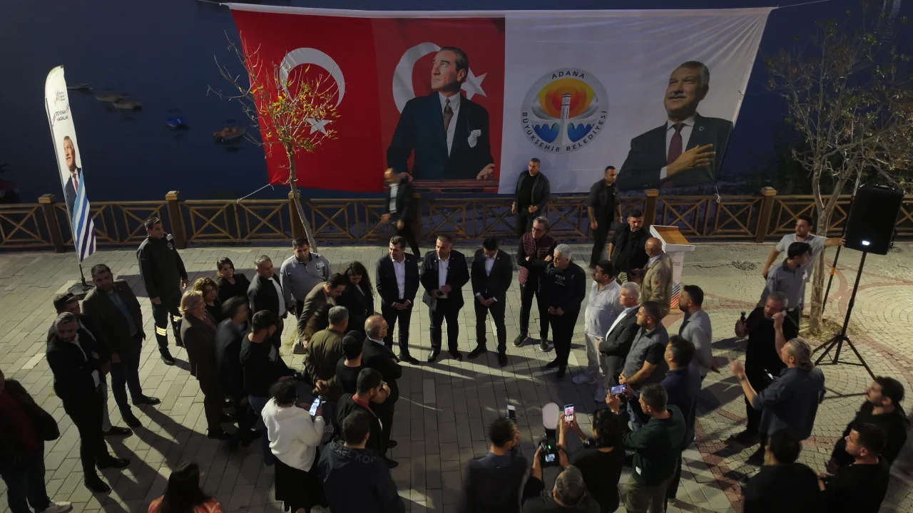 Büyükşehir’den Adnan Menderes Bulvarı’nda aydınlatma, bisiklet yolu ve korkuluk yenileme çalışması…