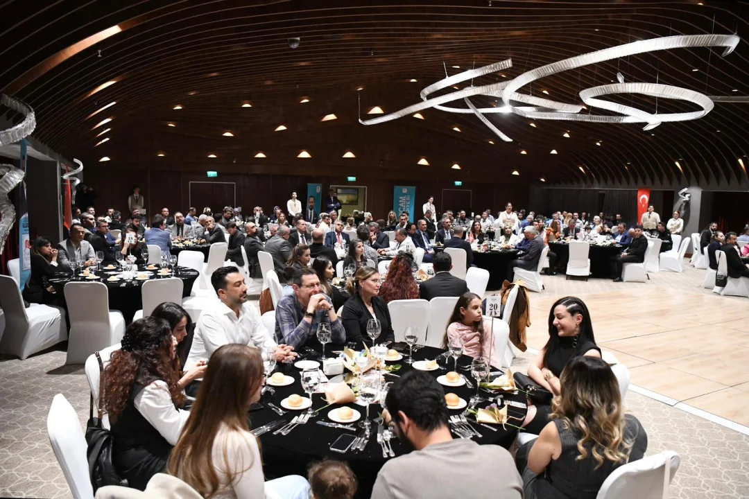 Sarıçam’da Öğretmenler Günü Coşkusu: Başkan Uludağ’dan Anlamlı Mesaj