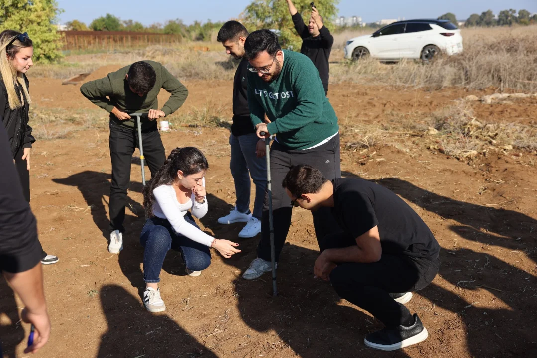 ÇÜ’de Dünya Toprak Günü Öncesi Öğrencilerden Toprak Yarışması Heyecanı