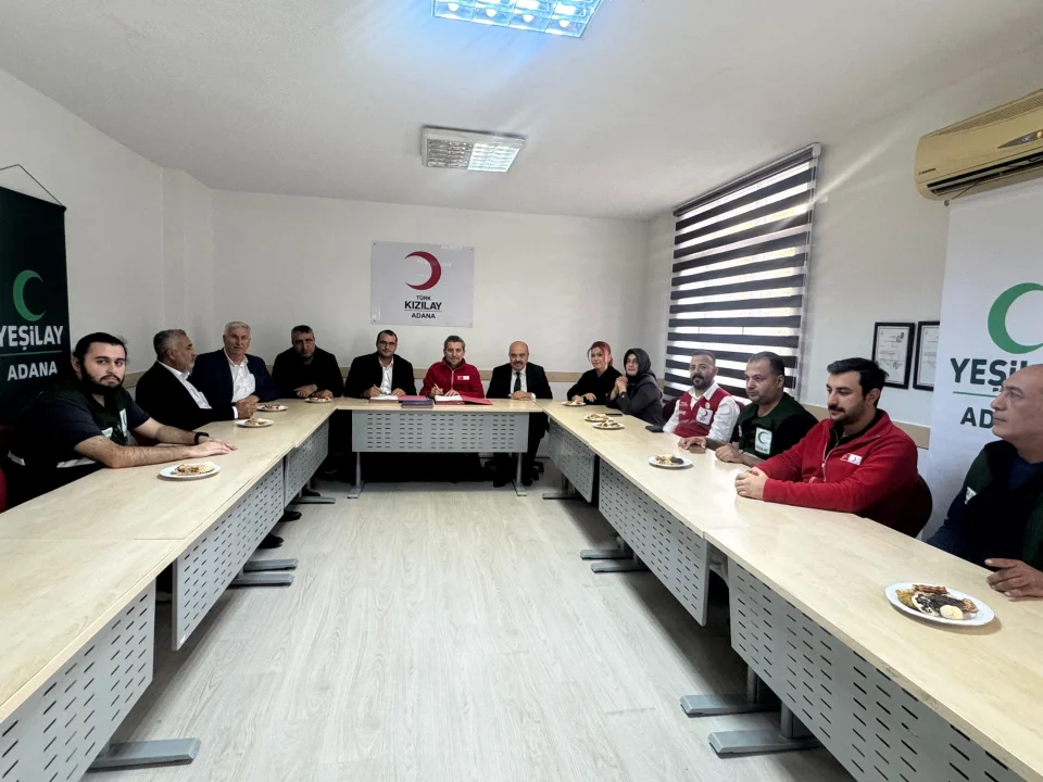 Adana’da Kızılay ve Yeşilay Ortak Saha Çalışmalarına Başlıyor