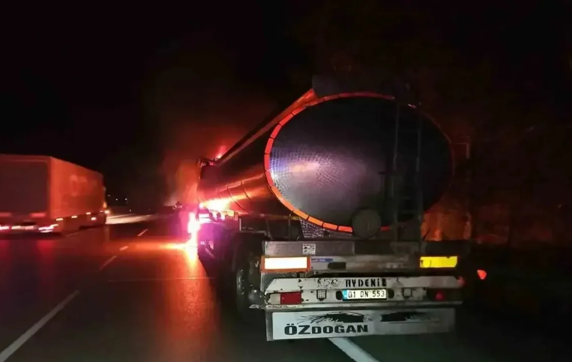 Yemek Yağı Yüklü Tanker Yandı, Ormanlık Alan Zarar Gördü