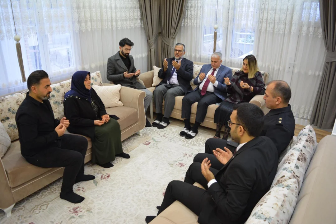 Kaymakam Kurtyemez, Şehit Ailesini Yalnız Bırakmadı