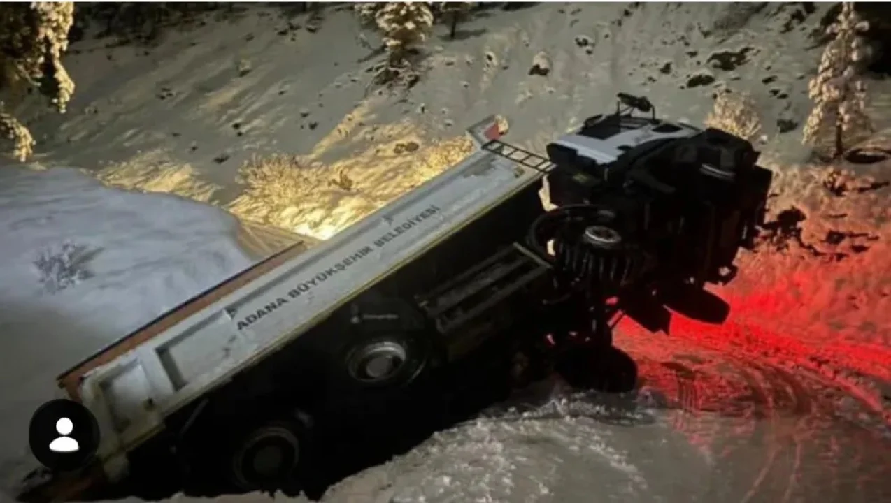 Kar Temizleme Çalışmasında Kaza: Sürücü Yaralanmadı