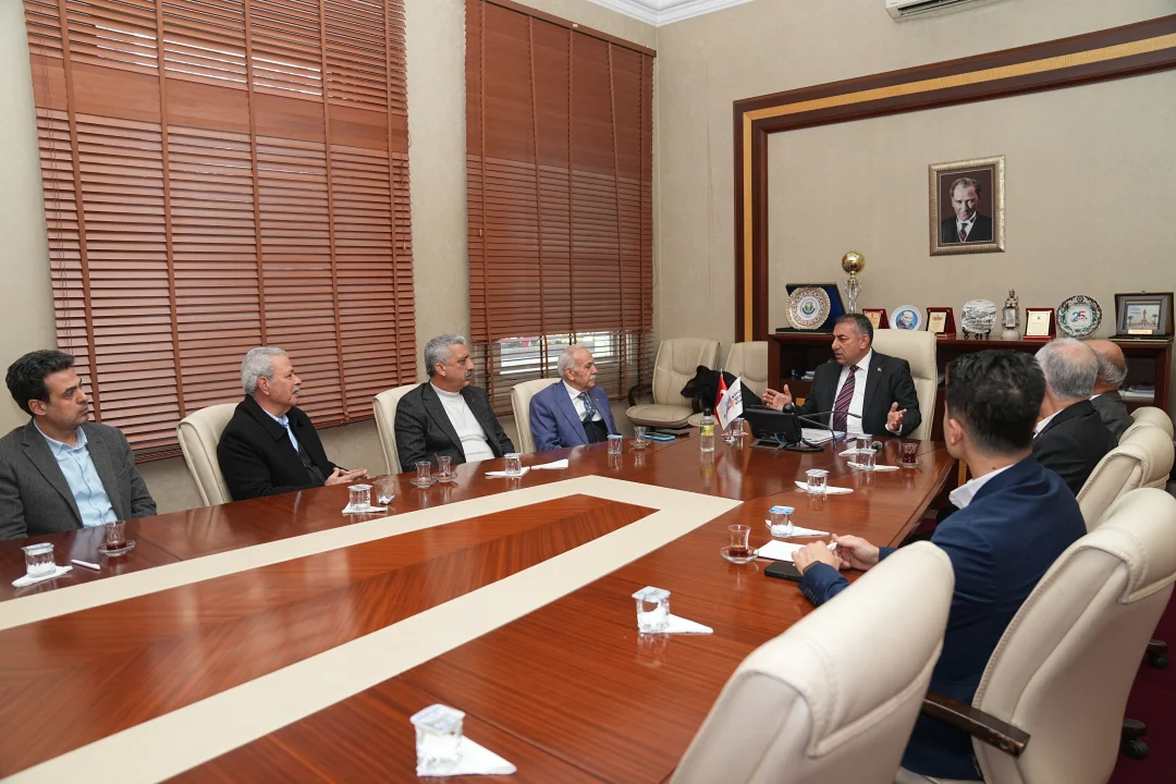 Büyükşehir uygulamasıyla; toplu taşıma esnafına yeni yıl öncesi 50’şer bir lira promosyon desteği.