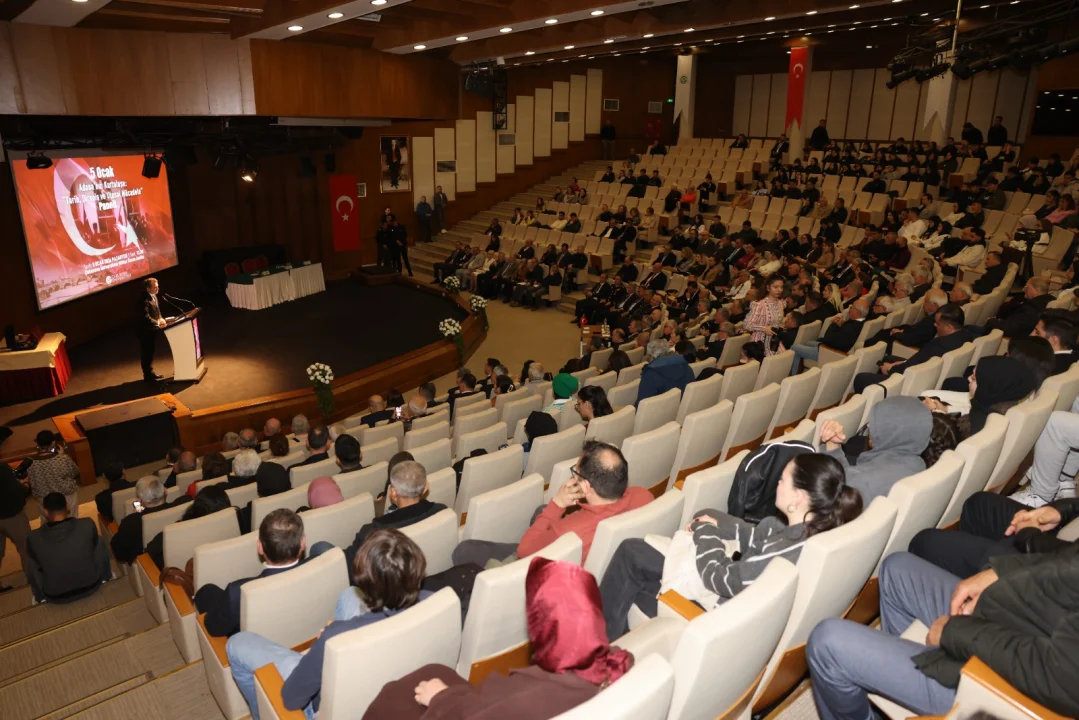 Çukurova Üniversitesi’nde 5 Ocak Kurtuluşu Panelle Anıldı