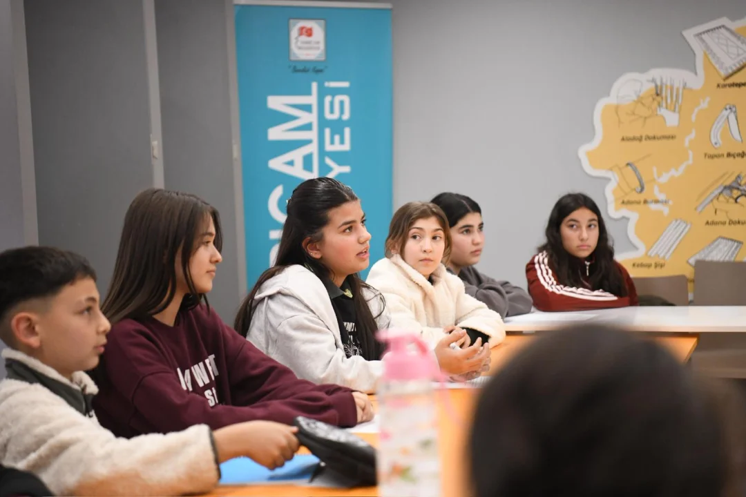 Sarıçam Belediyesi’nden Kırsalda Eğitime Büyük Destek