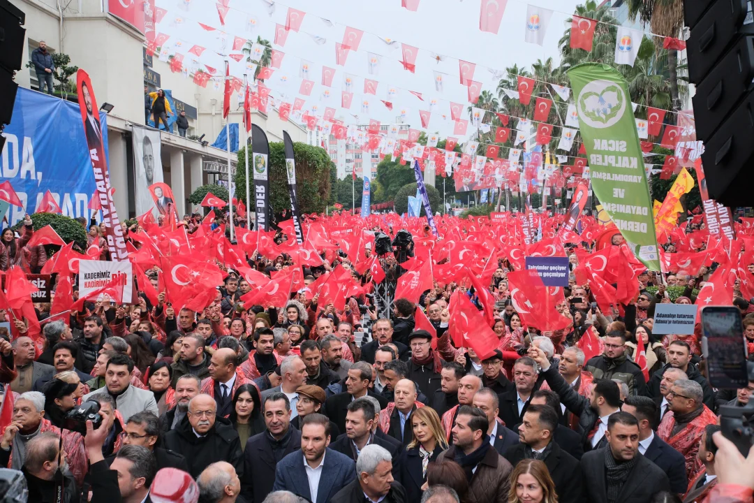 Adana Dimdik Ayakta: On Binler Zeydan Karalar İçin Meydandaydı
