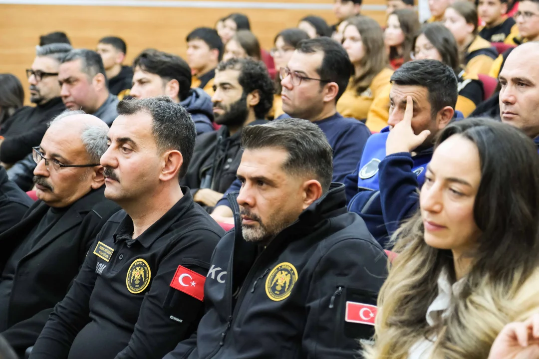 Deprem Gerçeğiyle Yaşamak Paneli Kozan’da Gerçekleştirildi