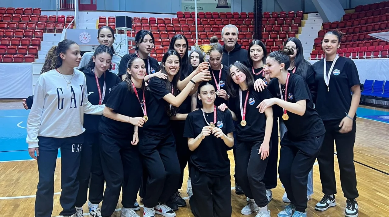 212 gün sonra Adana’sına kavuşan Zeydan Karalar’a şampiyonluk hediyesi