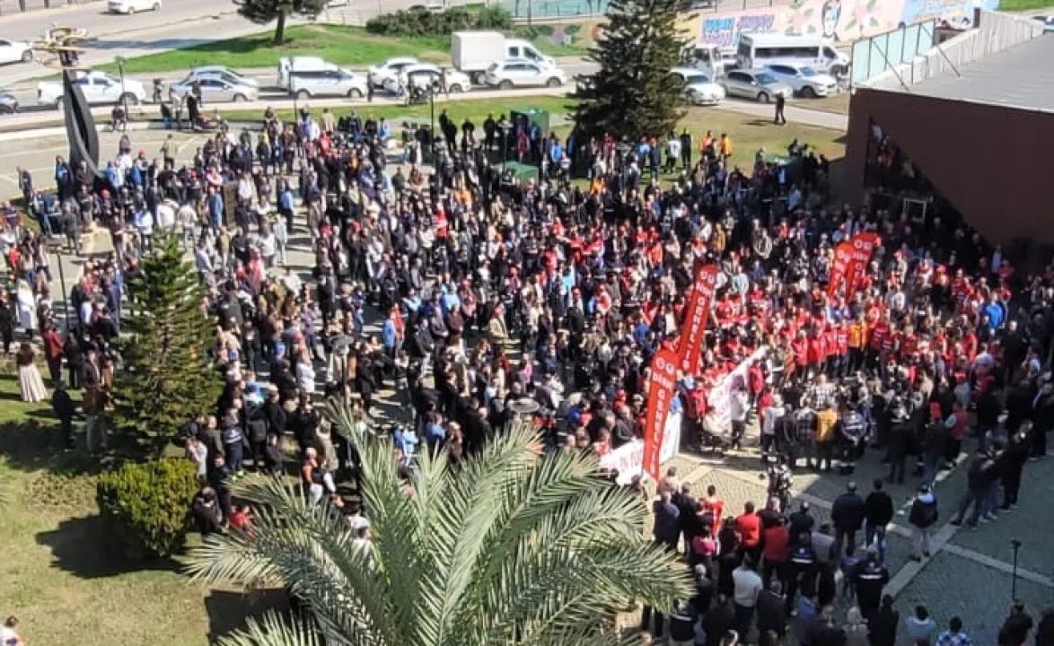 DİSK Genel-İş'ten Sert Uyarı: Seyhan'da Grev Çanları mı Çalıyor?