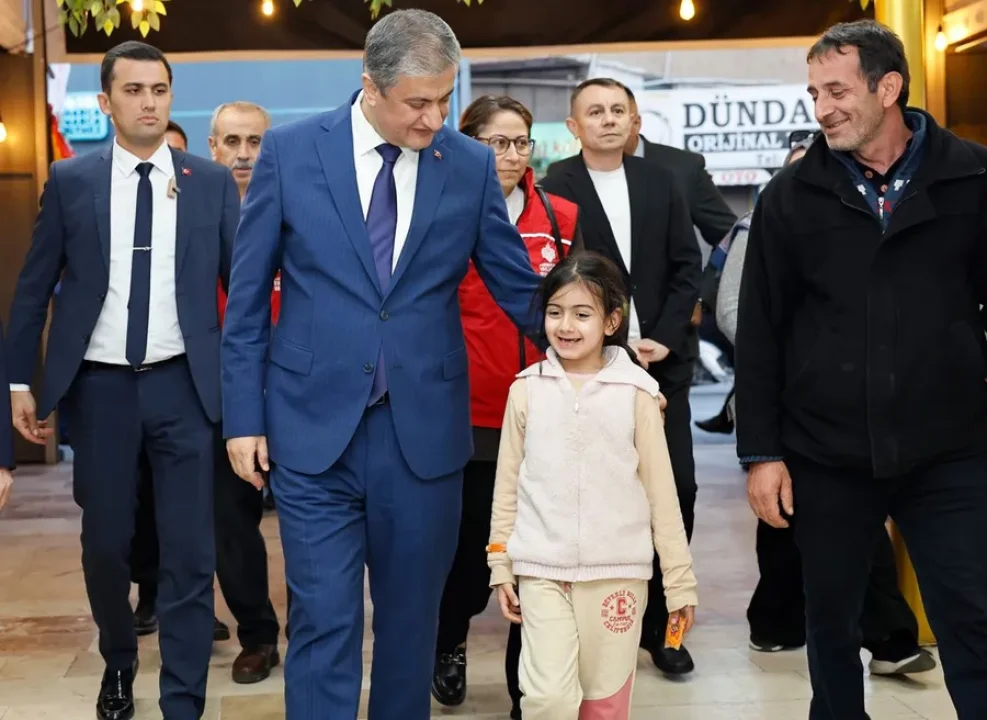 Vakıf İftarında Birlik Mesajı: Vali Yavuz Fatih Mahallesi Sakinleriyle Buluştu