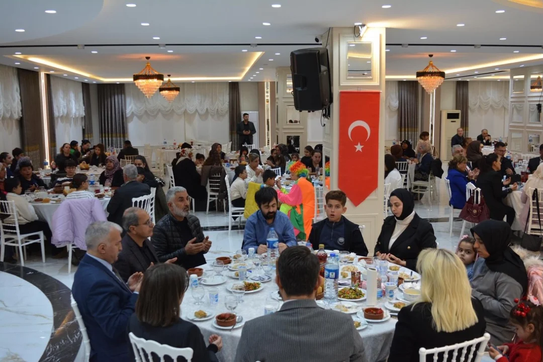 Birlik ve Dayanışma Sofrası: Ceyhan SYDV’den Öksüz ve Yetimlere Özel İftar