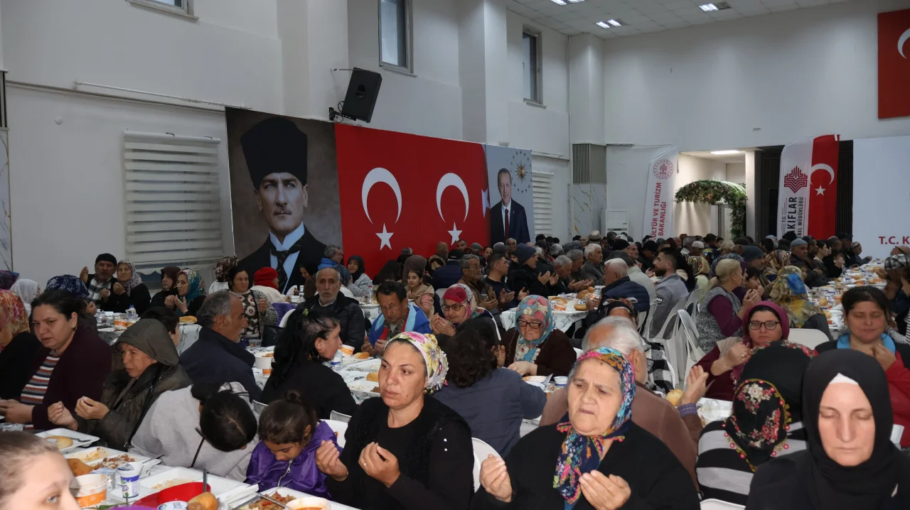 Yüreğir’de Ramazan Mesaisi: Yusuf Kanlı İftarda Hemşehrileriyle Kucaklaştı