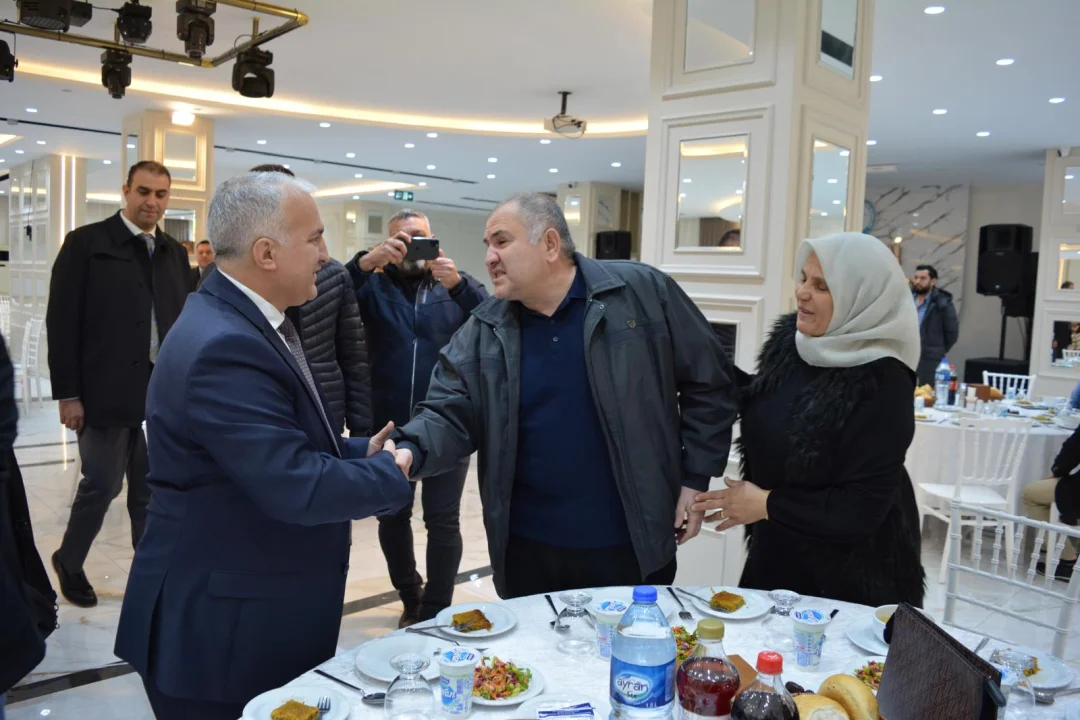 Ceyhan'da Birlik ve Beraberlik Sofrası: Şehit Yakınları ve Gaziler Onuruna İftar