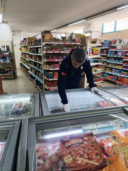 Ceyhan’da Bayram Mesaisi: Zabıtadan Market ve Pastanelere 