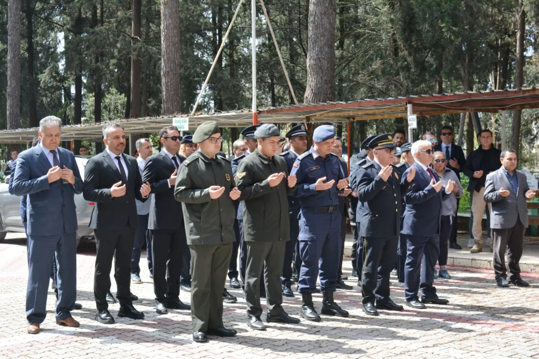 Kaymakam Kurtyemez ve Ceyhan Protokolü Şehitlerin Huzurunda: Dualar Kahraman Polisler İçin