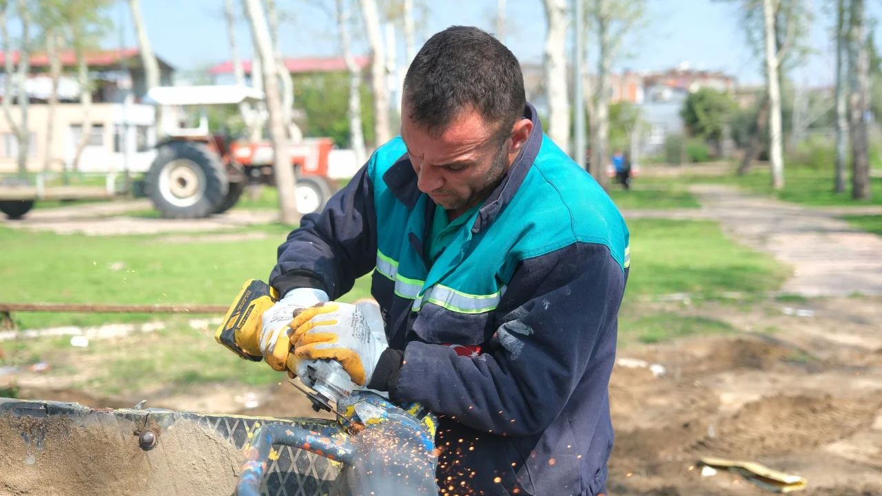 Ceyhan’da Koşu Yolları ve Parklara Estetik Dokunuş: 27 Noktada Hummalı Çalışma