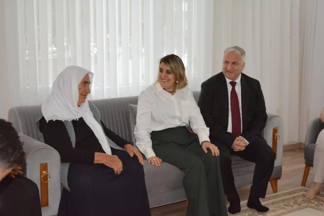 Vatanın Gerçek Kahramanları: Ceyhan’da Şehit Anneleri Ziyaret Edildi