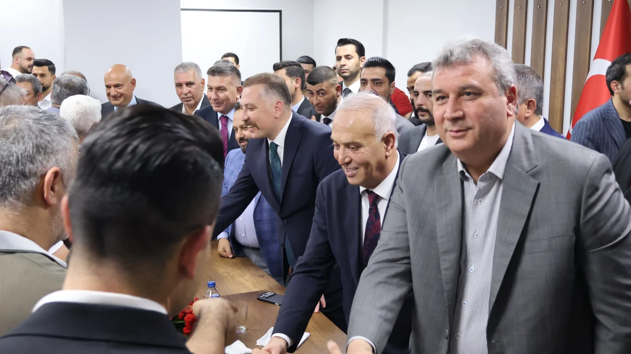 Başkan Yusuf Kanlı’dan çocuklara bayram jesti!