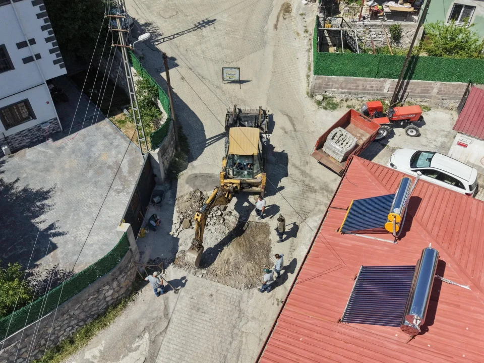 Pozantı’da Deforme Olan Yollara Anında Müdahale: Fen İşleri Ekipleri Sahada!