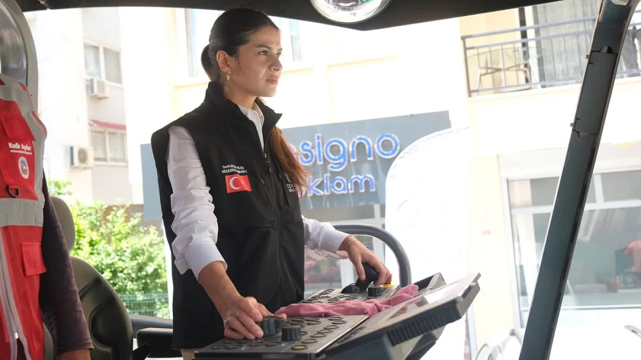 Ceyhan Belediyesi Cumhuriyet Mahallesi’nde Asfalt Çalışmalarına Başladı