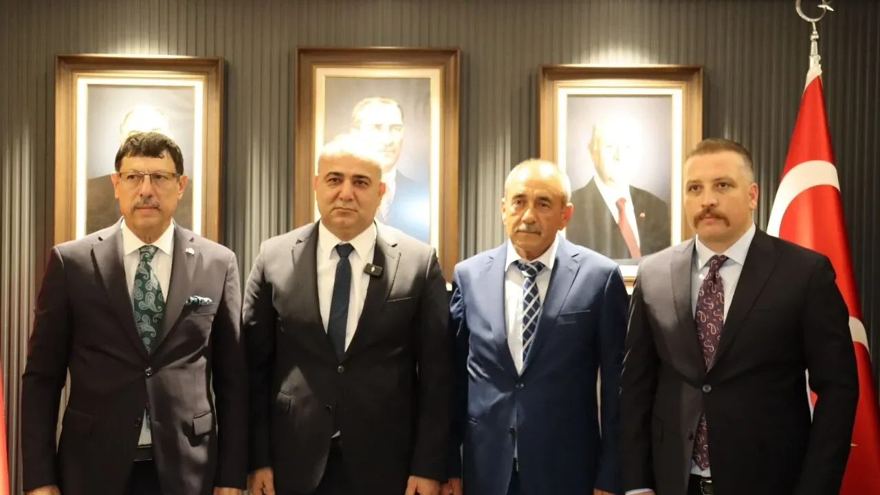 MHP Adana İl Binasında Tarihi Gün: Kırgınlıklar Bitti, Kardeşlik Rüzgarları Esti
