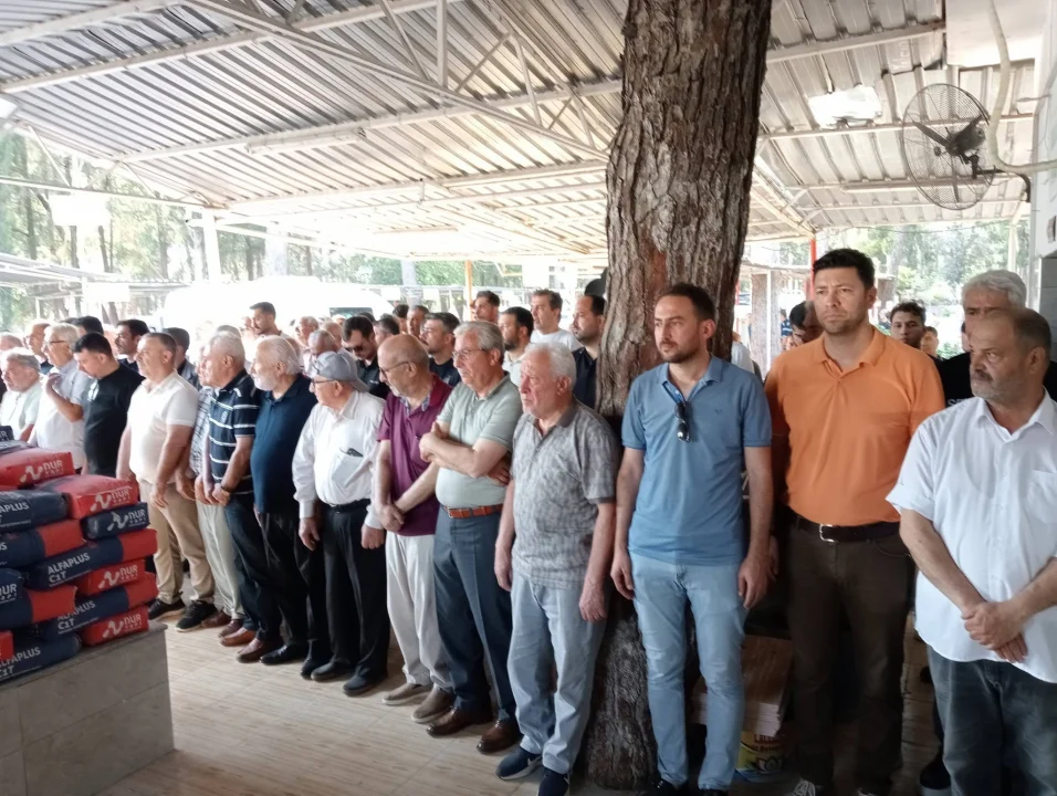 78 Yaşında Hayata Veda Eden Veysel Pulaşlı, Ceyhan Asri Mezarlığı’nda Defnedildi