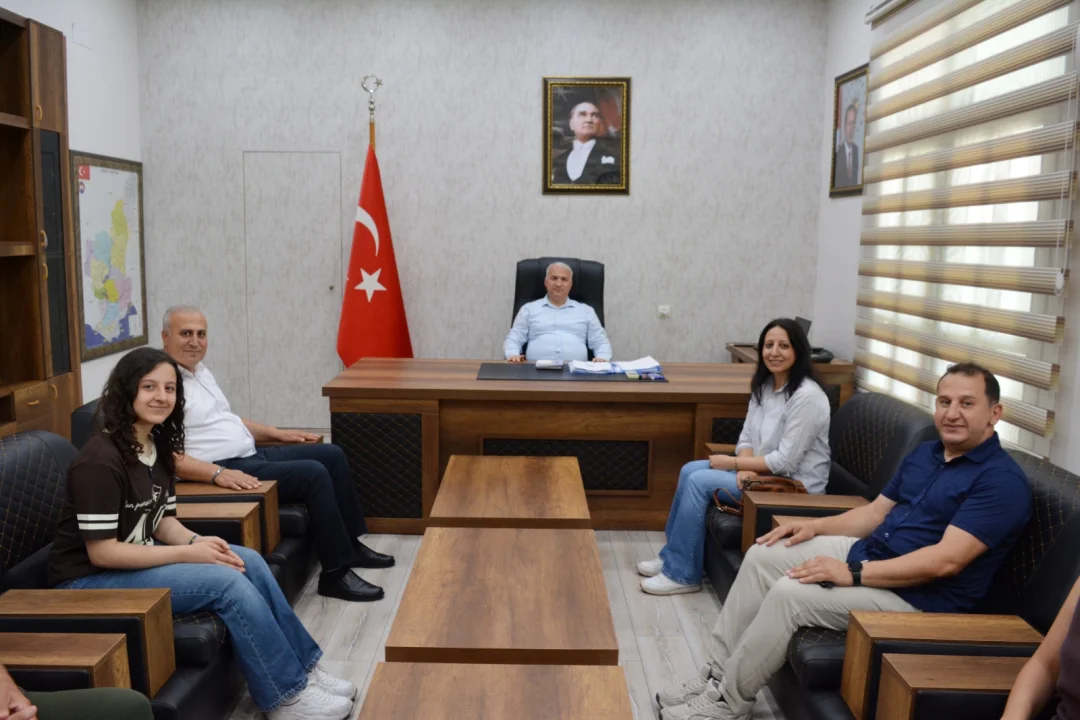 Ceyhan Eğitimde Zirvede: LGS Türkiye Birincisi Zeynep Albayrak Makamda Kabul Edildi