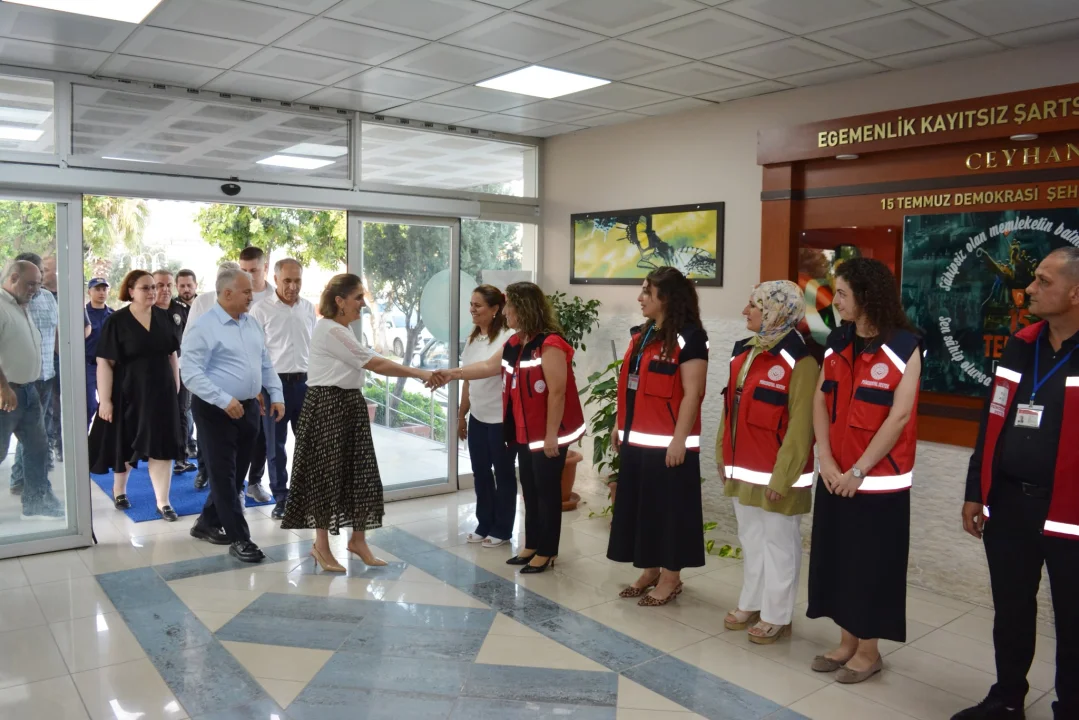 Ceyhan’da Şehit Aileleri ve Gaziler Onuruna Yemek: Kaymakam Kurtyemez ve Eşi Davetlilerle Buluştu