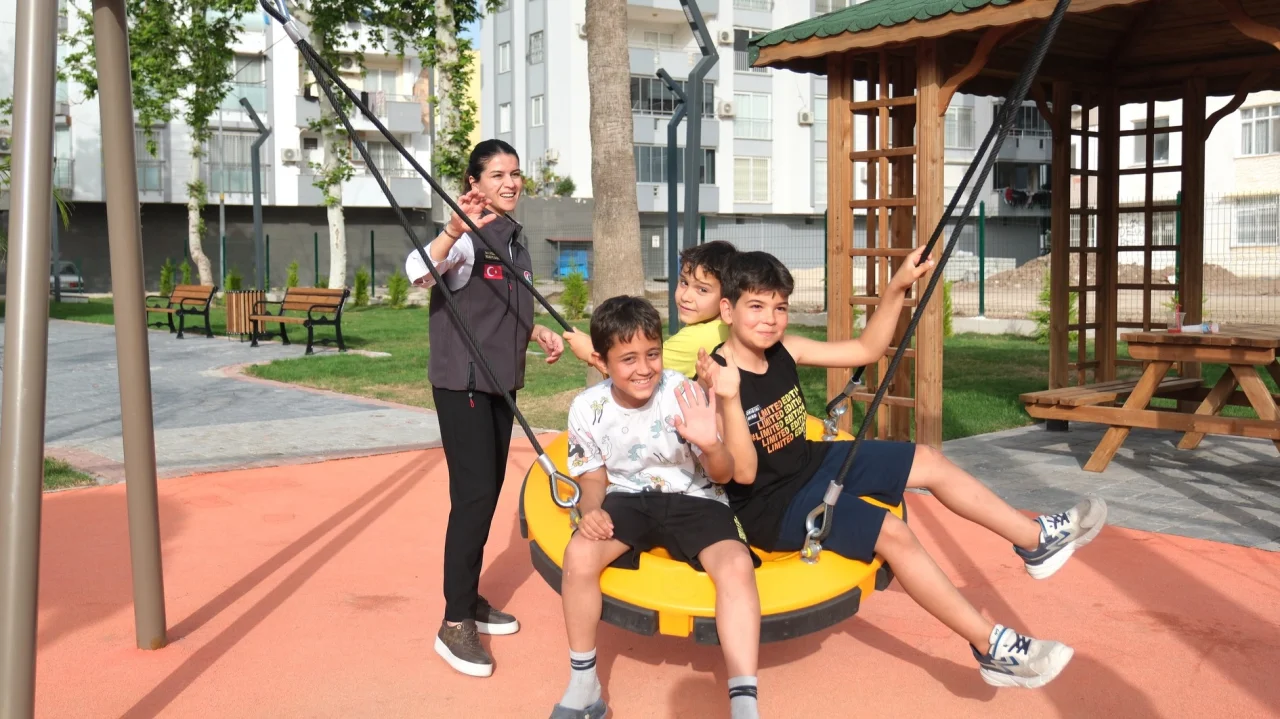 Ceyhan’ın Çehresi Değişiyor: Şehit Uğur Şahin Parkı Modern Yaşam Merkezine Dönüşüyor