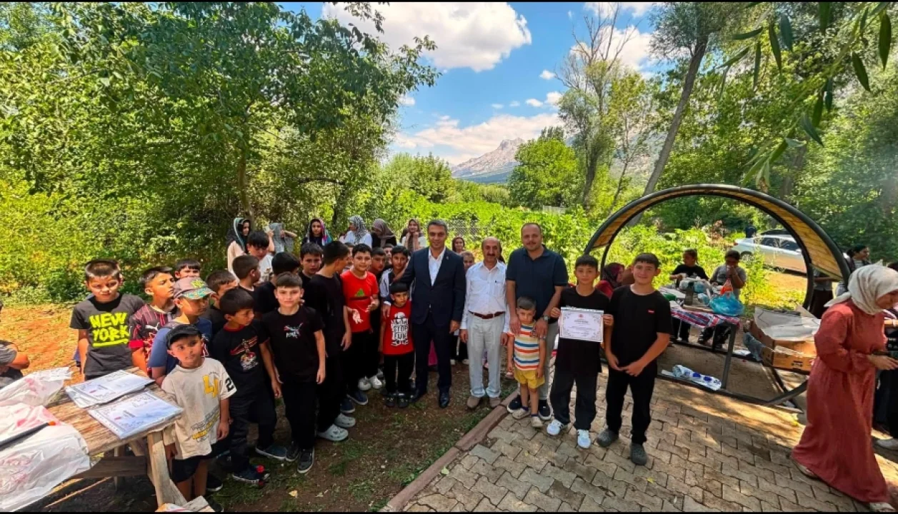 Pozantı’da Miniklerin Mezuniyet Coşkusu: Hamidiye Yaz Kur’an Kursu Sezonu Kapattı