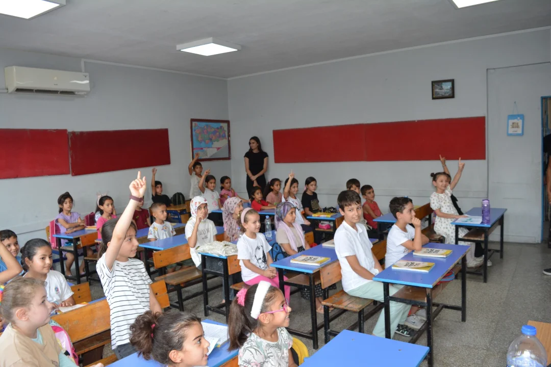 Ceyhan Kaymakamı Ramazan Kurtyemez Yaz Okulu Kapanışında Öğrencilerle Buluştu