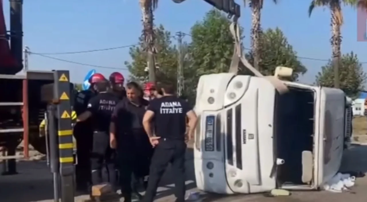 Ceyhan’da Otomobil İle Minibüs Çarpıştı: 1 Ölü, 3 Yaralı