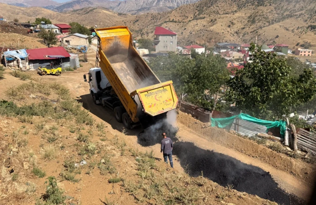 Pozantı Belediyesi’nden Yağlıtaş Mahallesi’ne Hizmet Çıkarması: Yollar Sıcak Asfaltla Buluştu