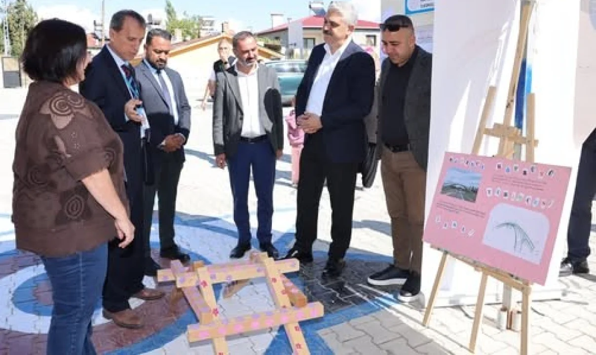 Pozantı’da Bilim Rüzgarı! Ali Avan Öğrencilerin Heyecanına Ortak Oldu