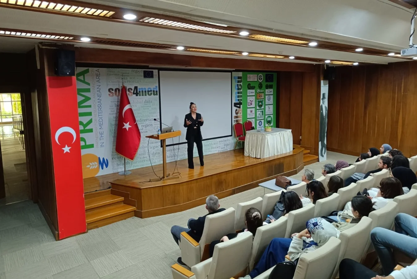Fotoğraf Sanatçısı Dilek Yurdakul Çukurova Üniversitesi’nde Öğrencilerle Buluştu