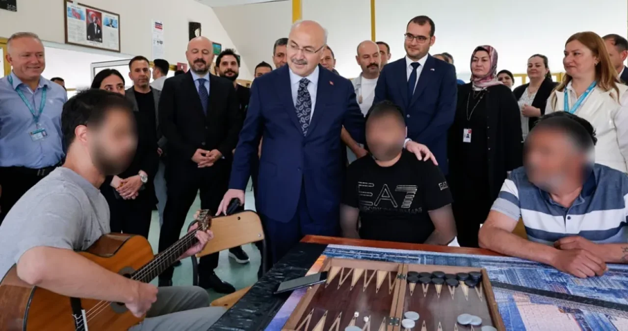 Adana Valisi Köşger, Bağımlılıkla Mücadele Merkezini Yerinde İnceledi