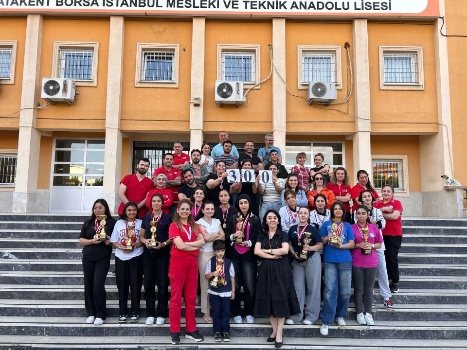 Atakent Borsa İstanbul Kız Meslek Lisesi’nden Rekor Katılımlı Kan Bağışı Kampanyası