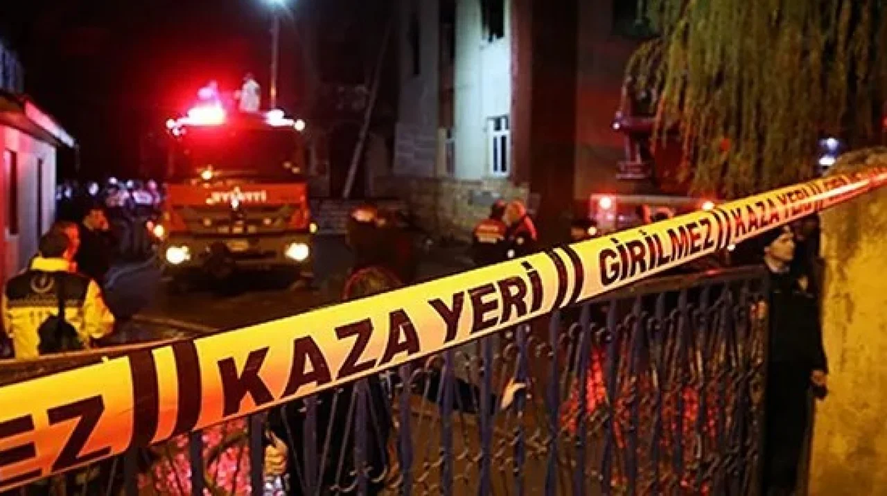 Kontrolden Çıkan Otomobil Refüjde Asılı Kaldı: 5 Yaralı