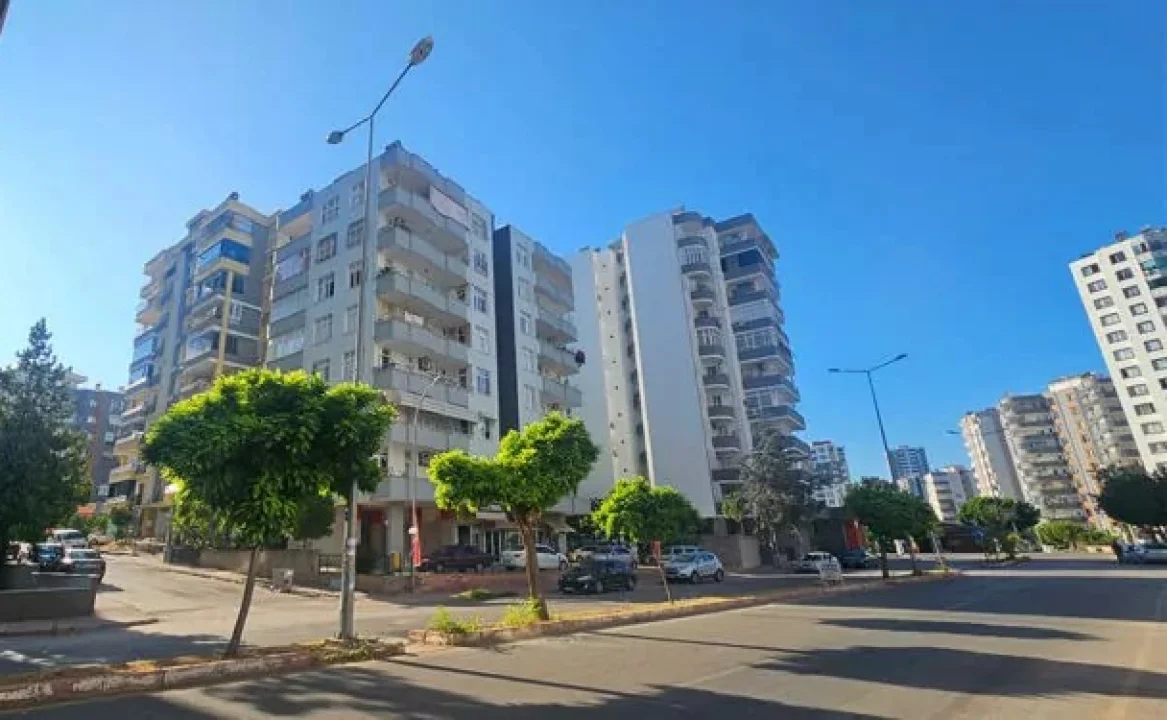 Adana Saimbeyli’de 4.5 Şiddetinde Deprem: Güvenlik Kameralarına Yansıyan Panik